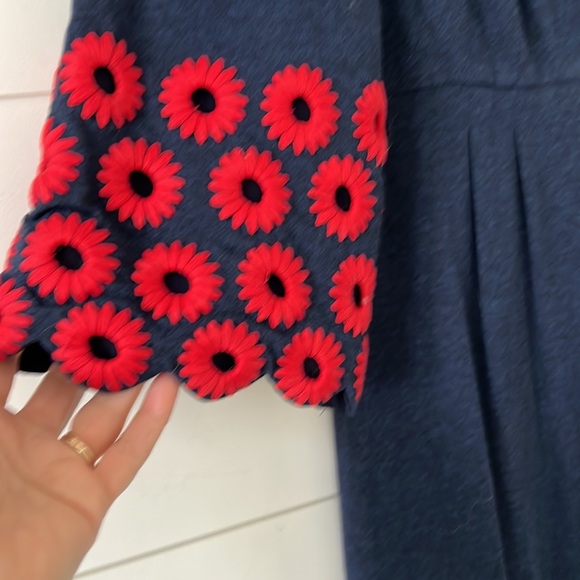 Trina Turk Size 6 Sheath Jersey Empire Waist Red Embroidered Daisy Sleeve - Picture 9 of 16